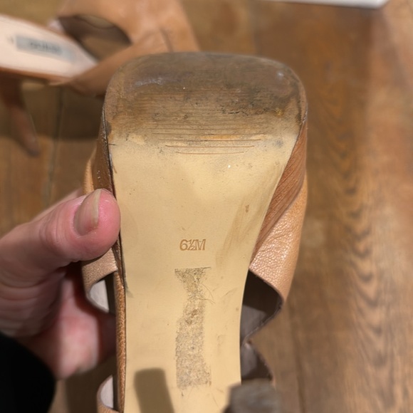 Guess 5” platform heels. Platform is about 1.5” size 6.5 - Picture 3 of 5